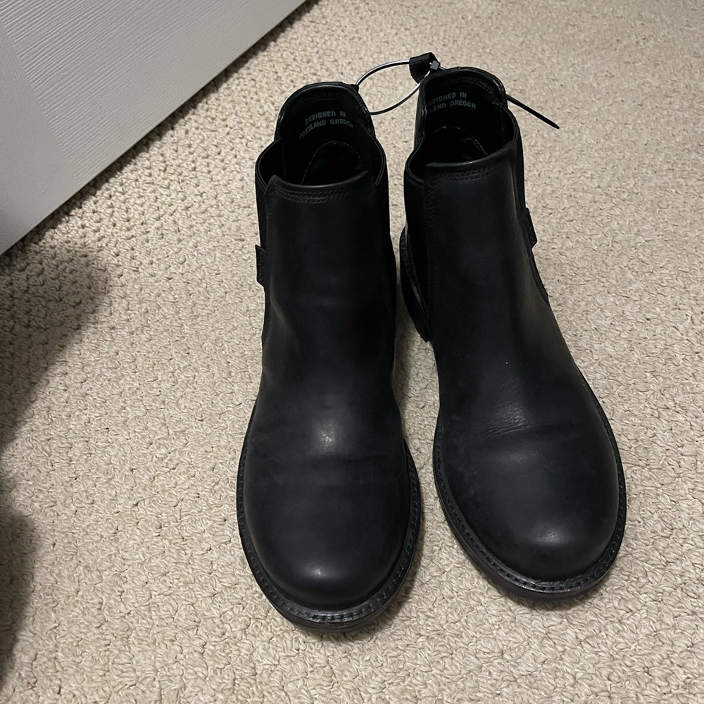 Keen women’s black boots size 9 like new